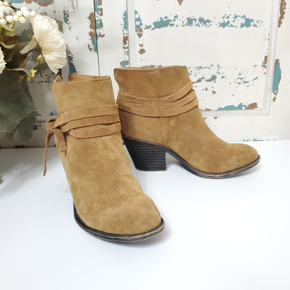 Sole Society suede booties size 7